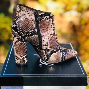 NIB. Women’s Pointed Ankle Boots With Block Heels